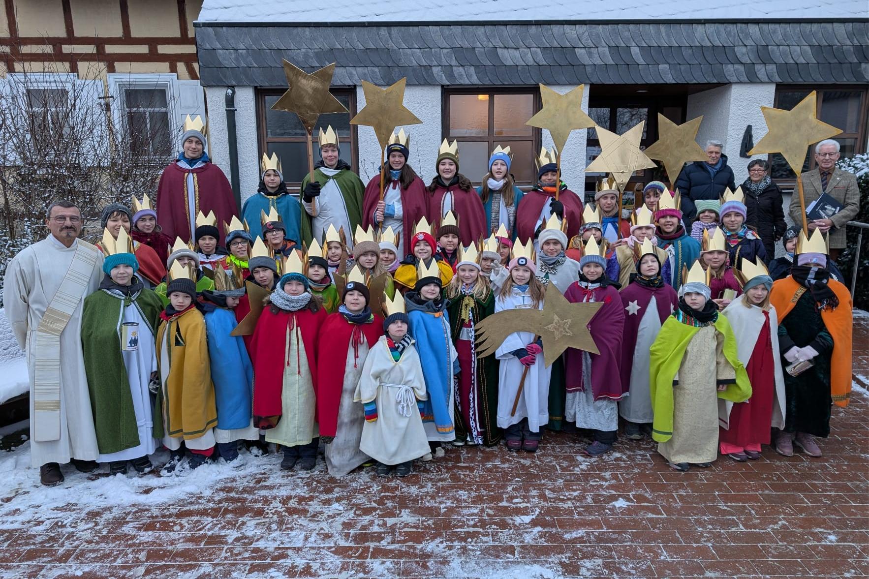 Gruppenfoto Sternsingeraktion 2026 Ahorn