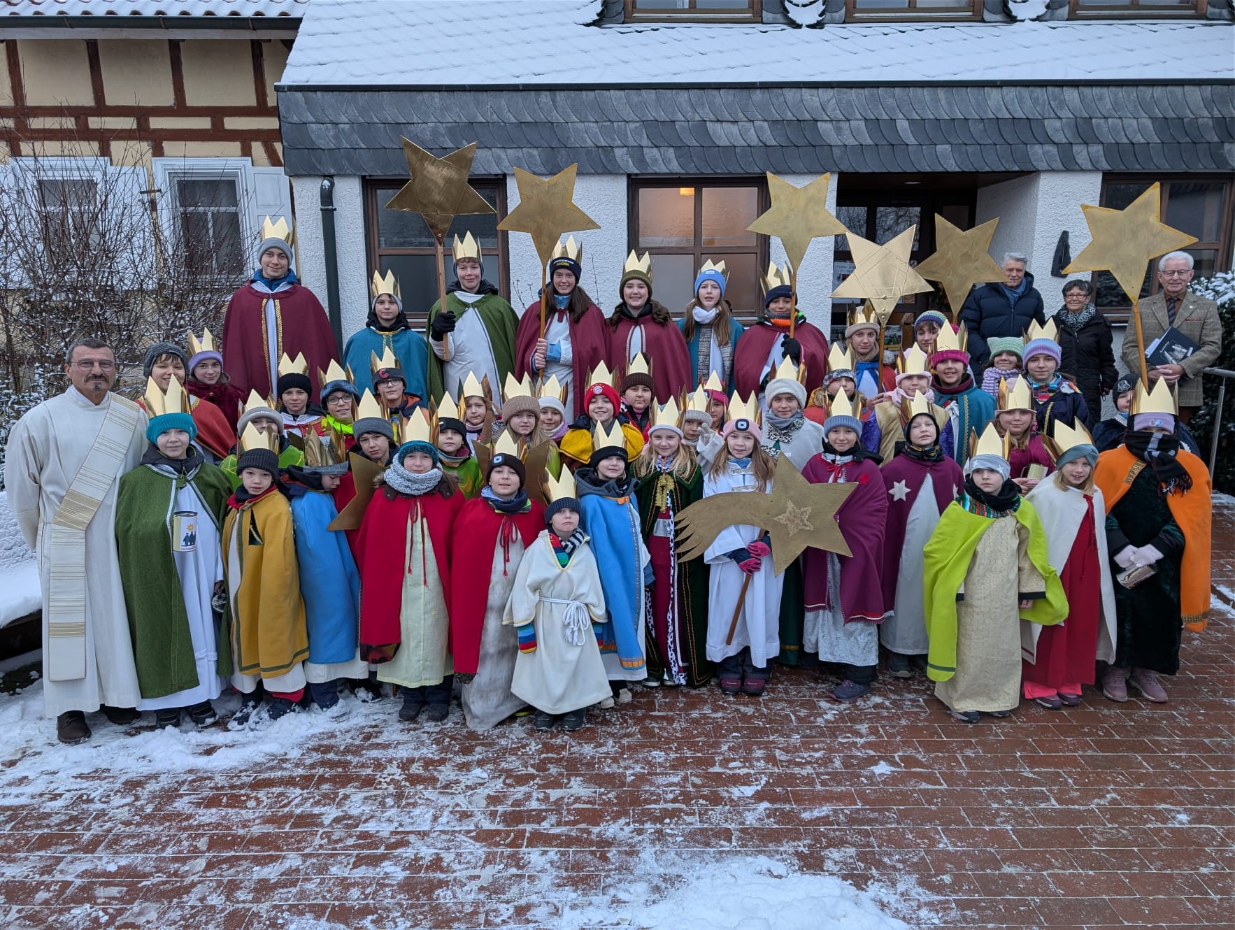 Gruppenfoto Sternsingeraktion 2026 Ahorn