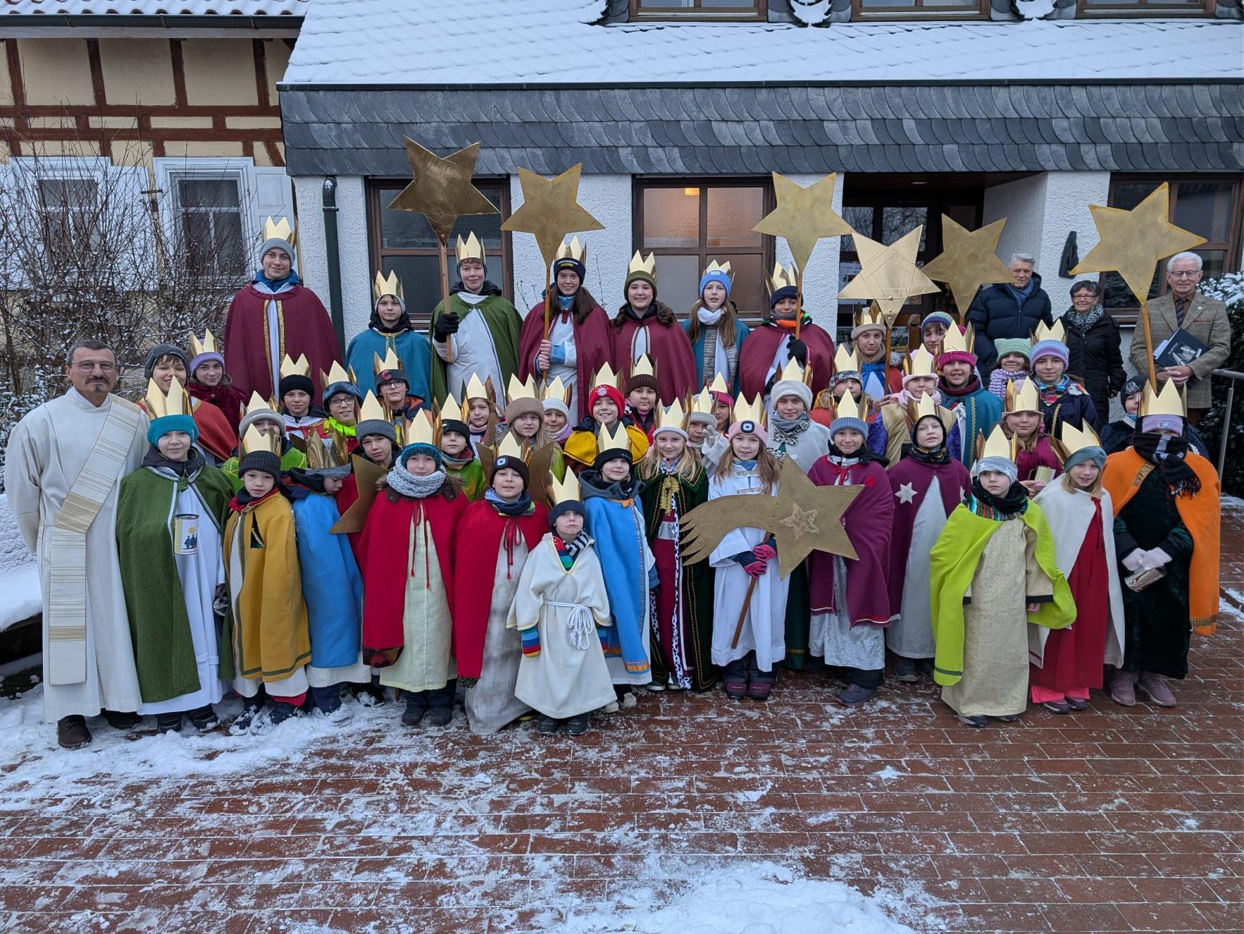 Gruppenfoto Sternsingeraktion 2026 Ahorn